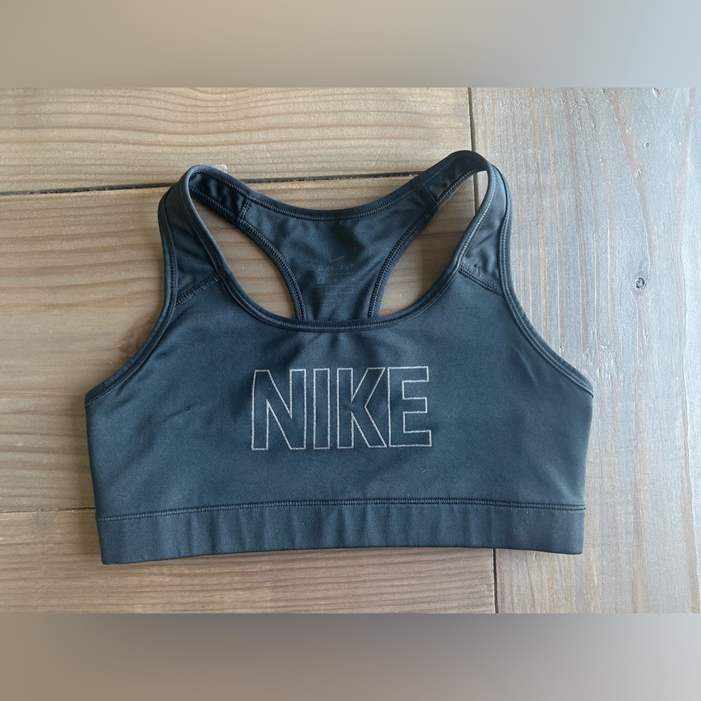 Nike sports bra size M